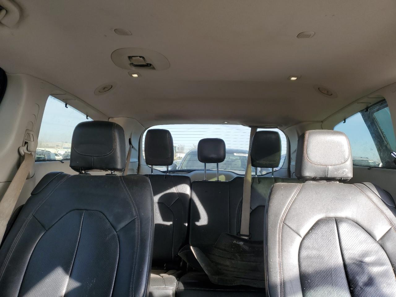 2017 Chrysler Pacifica - Image 10