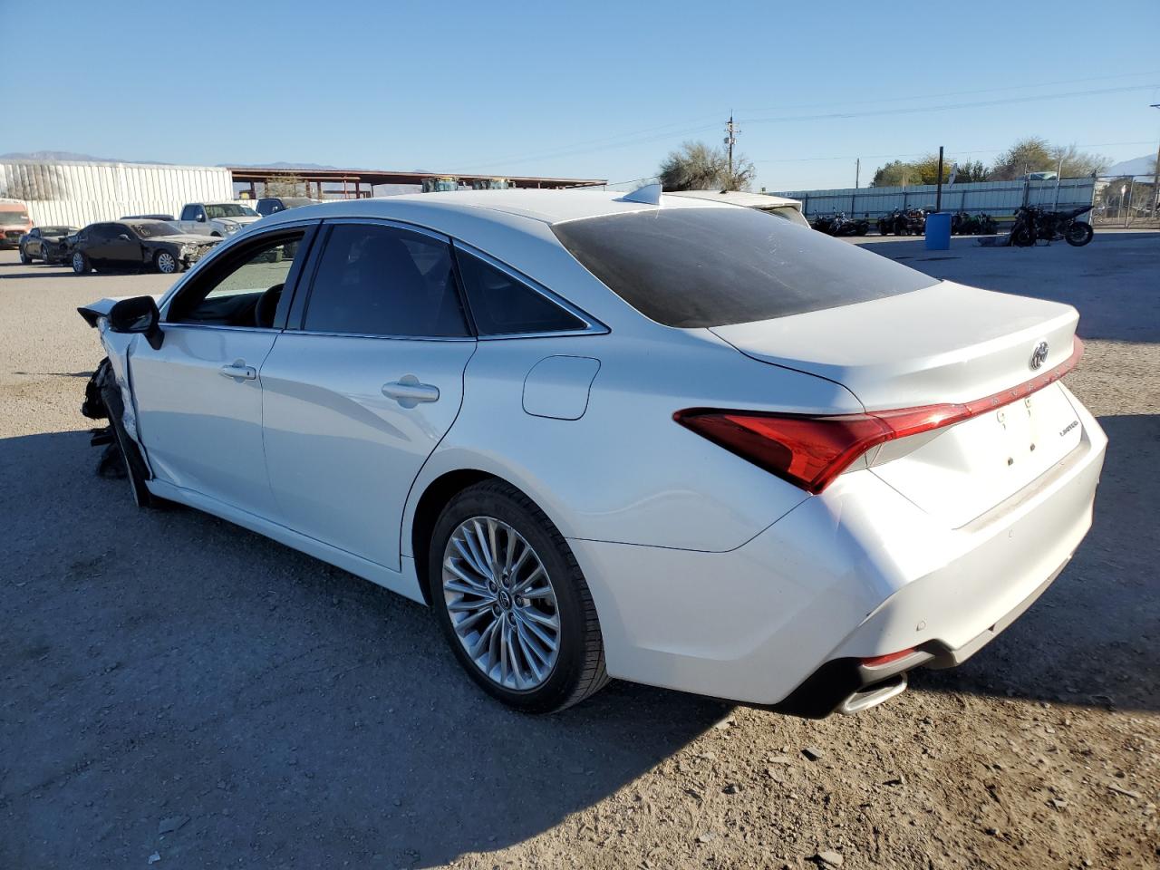 2019 Toyota Avalon - Image 2