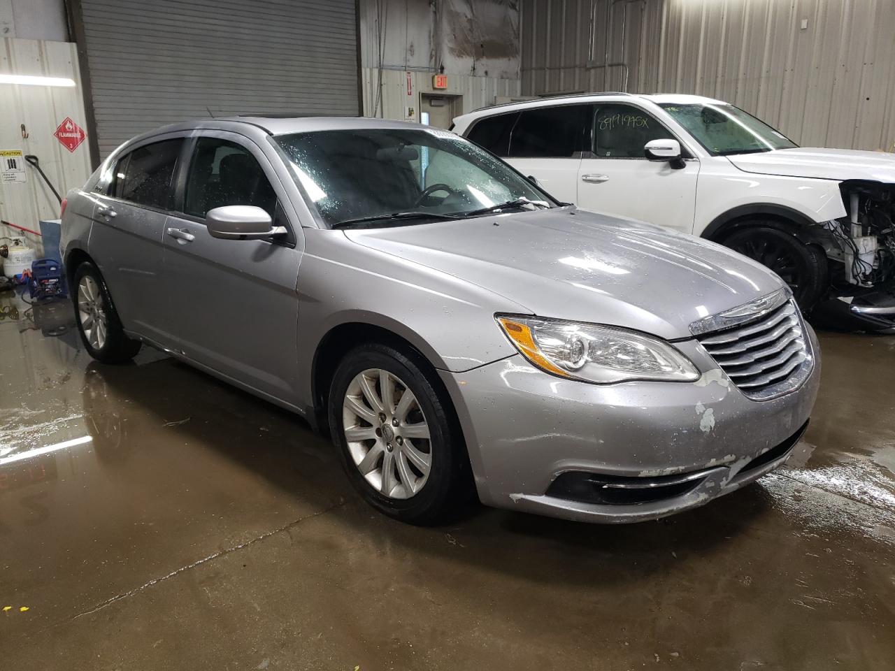 2013 Chrysler 200 - Image 4