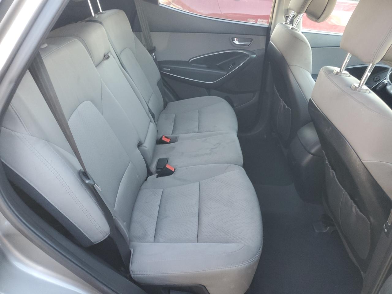 2018 Hyundai Santa Fe - Image 12