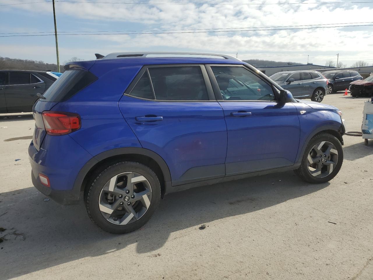 2022 Hyundai Venue - Image 3