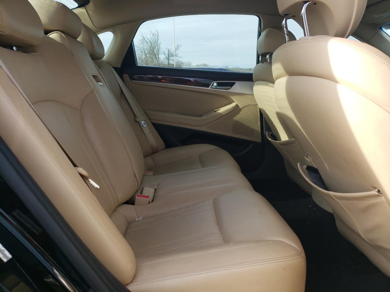 2015 Hyundai Genesis - Image 10