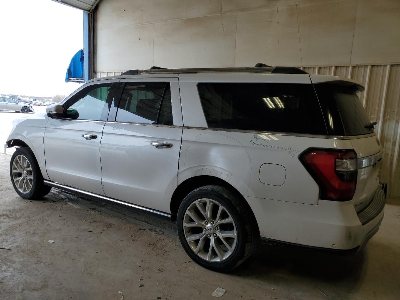 2018 Ford Expedition - Image 2