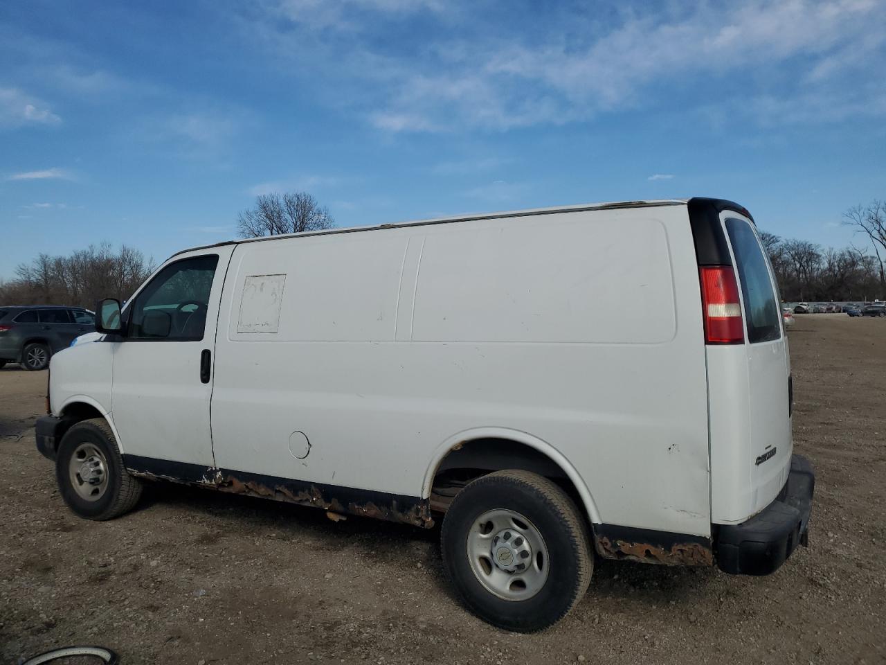 2007 Chevrolet Express - Image 2