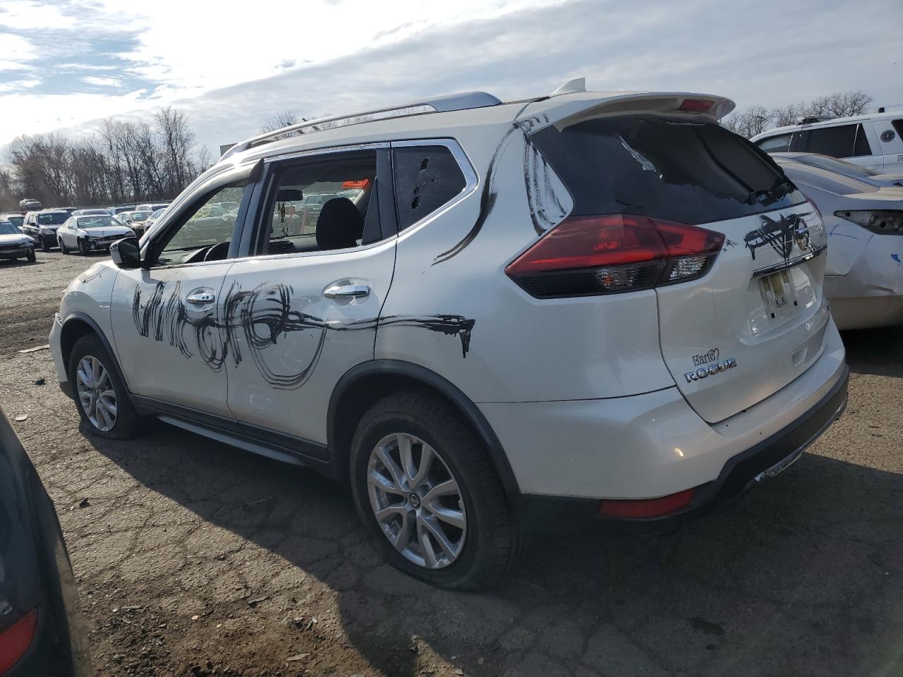2018 Nissan Rogue - Image 2