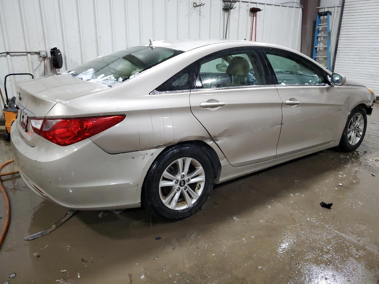 2012 Hyundai Sonata - Image 3