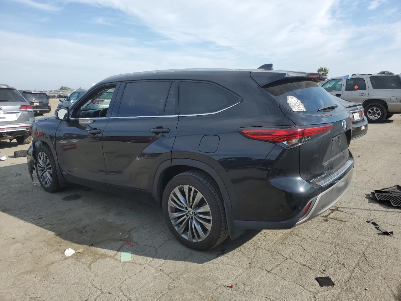 2022 Toyota Highlander - Image 2
