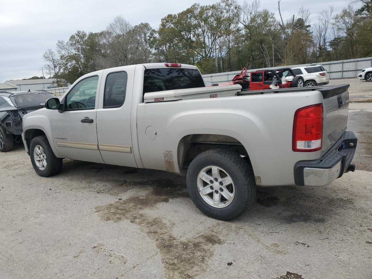2007 GMC Sierra - Image 2