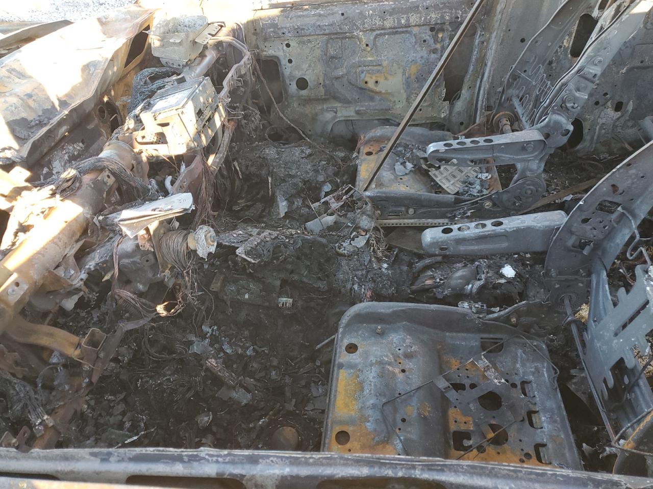 2005 Nissan Titan - Image 7