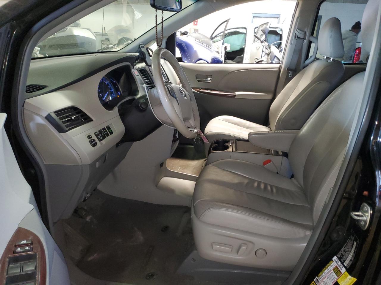 2014 Toyota Sienna Xle VIN: 5TDYK3DC7ES414349 Lot: 42514245