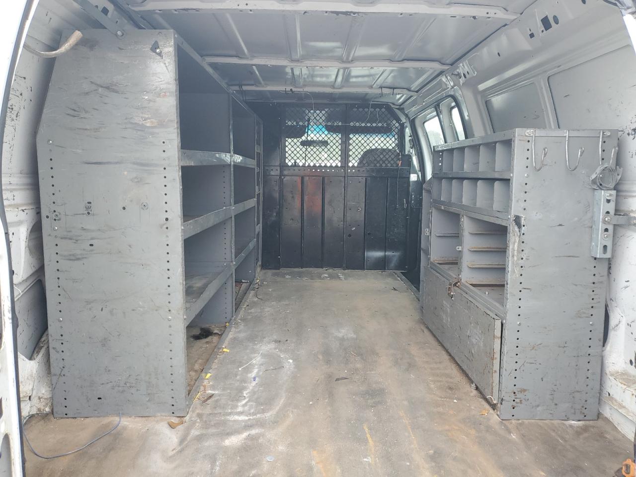 2001 Ford Econoline - Image 10