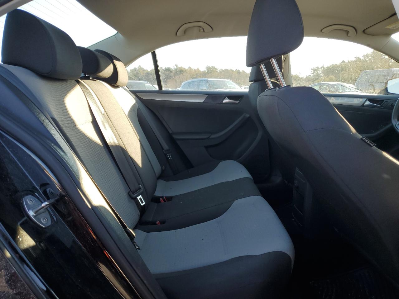 2018 Volkswagen Jetta - Image 10