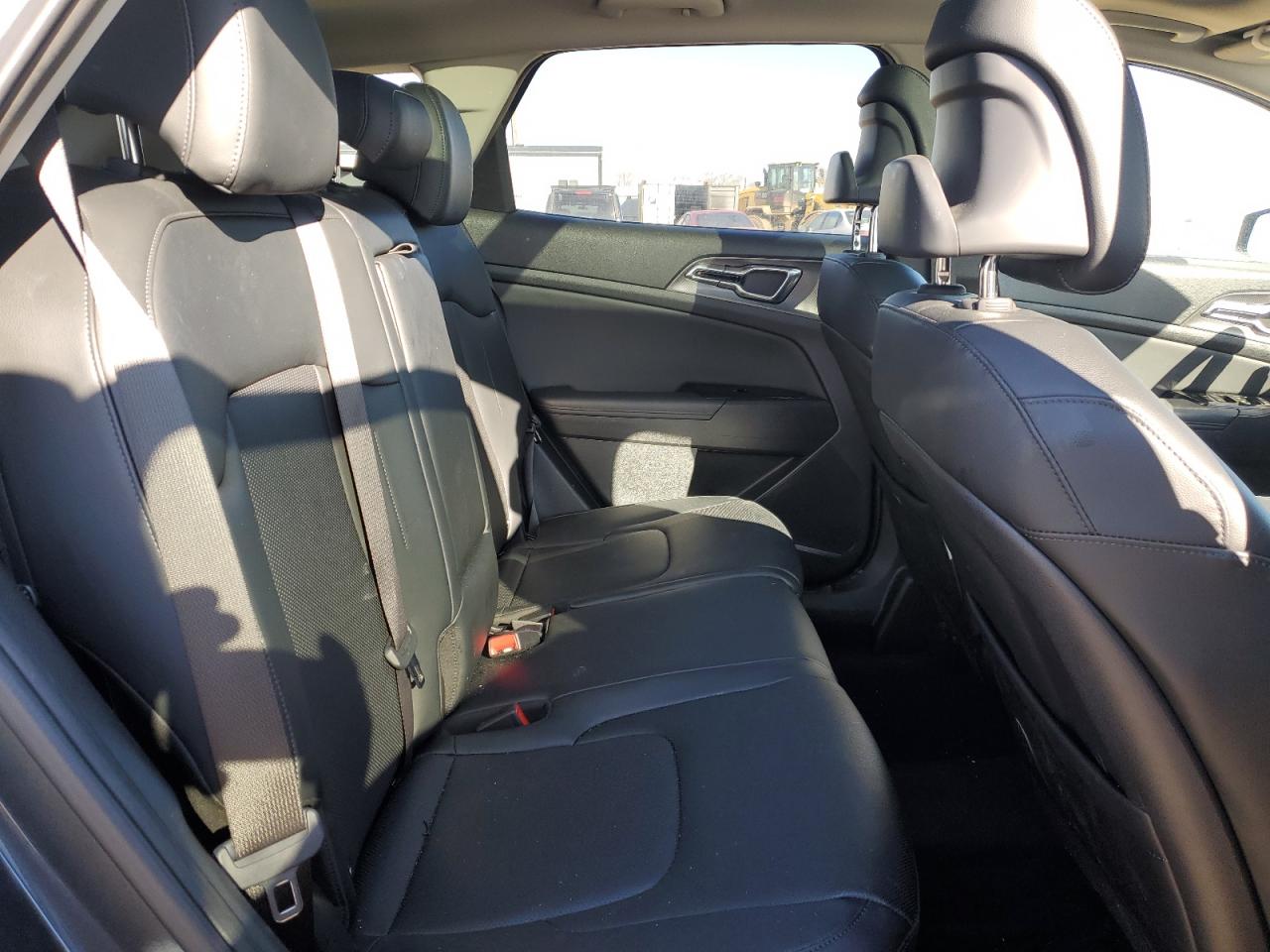 2023 Kia Sportage - Image 11