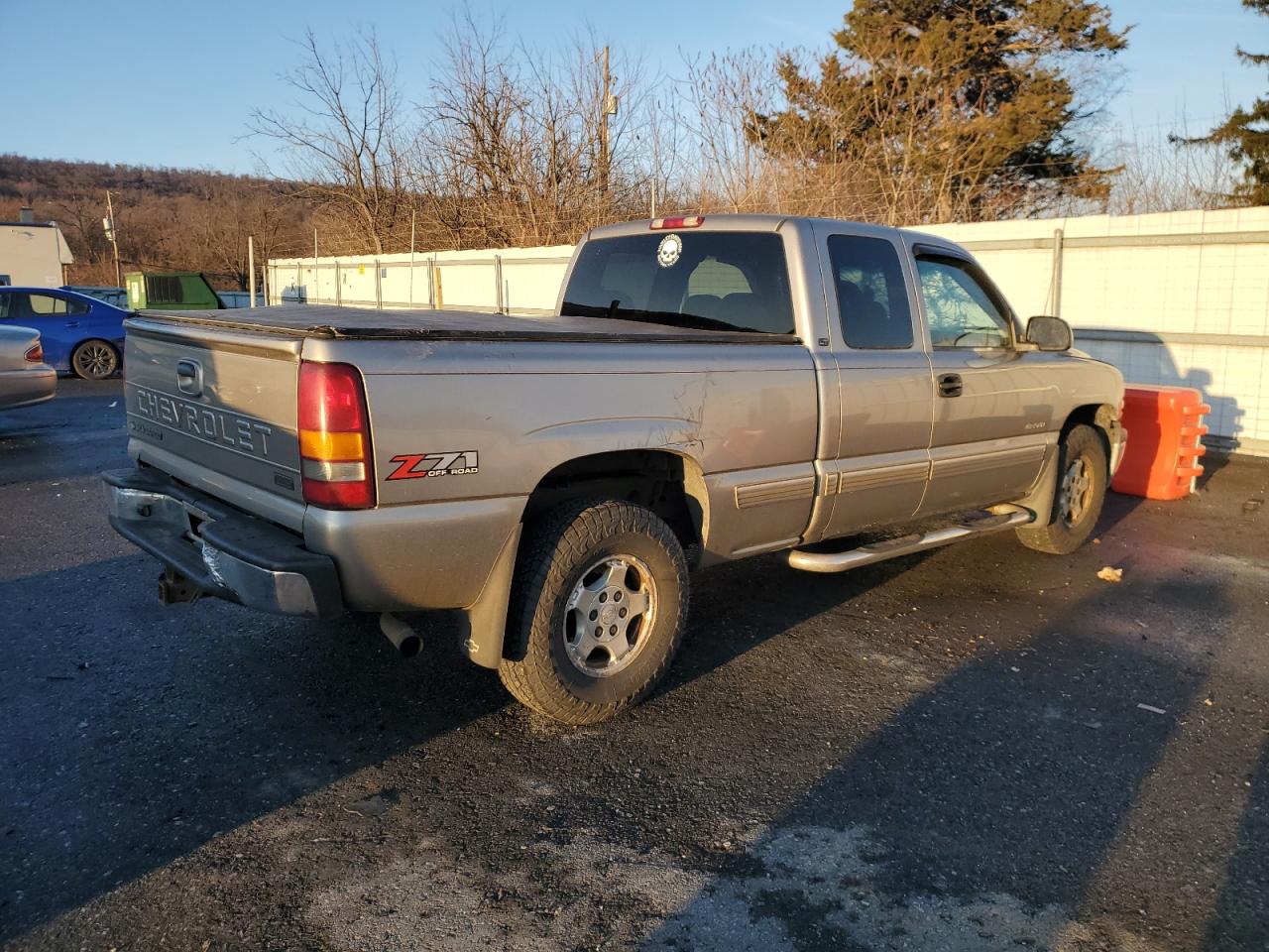 2002 Chevrolet Silverado - Image 3