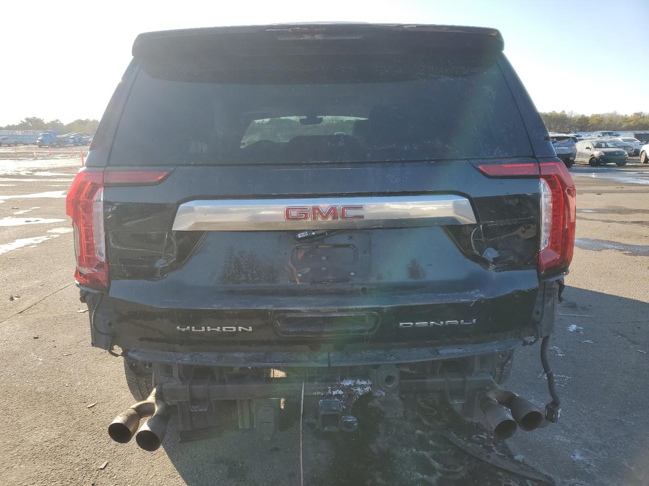 2022 GMC Yukon - Image 6