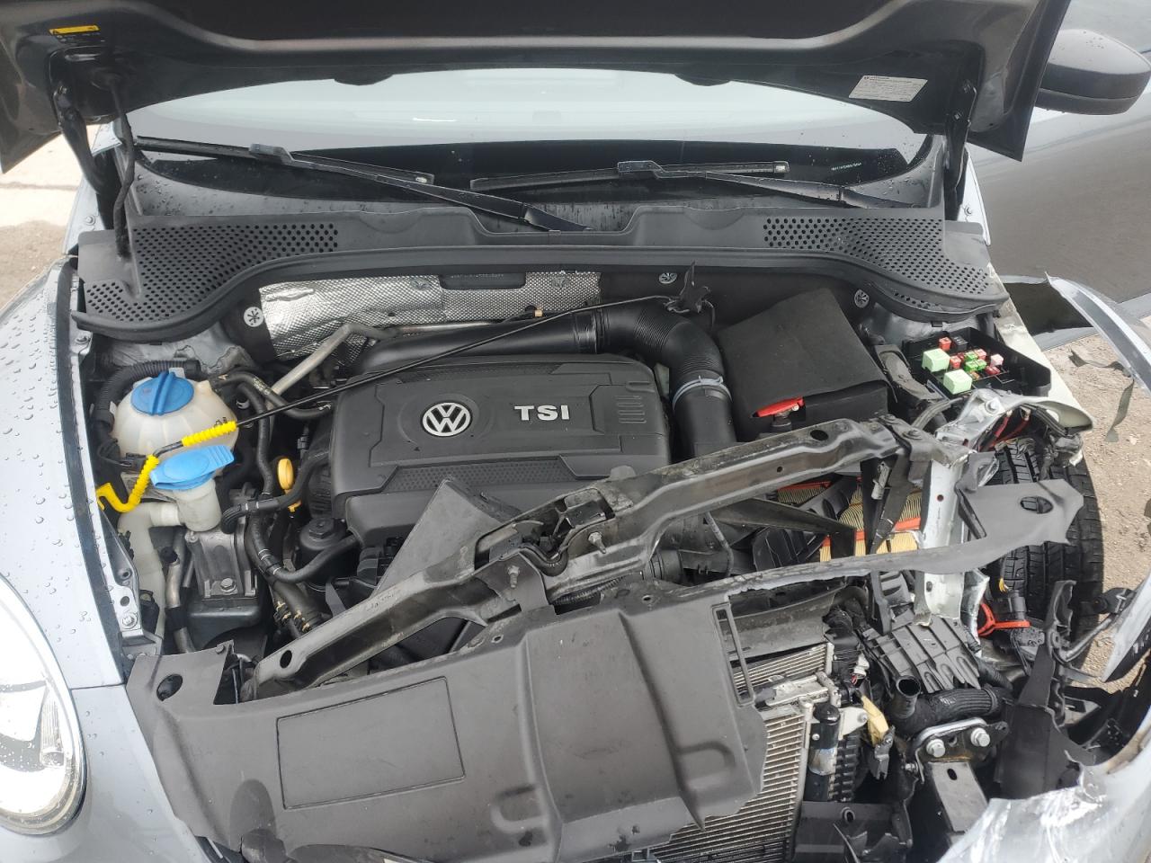 2017 Volkswagen Beetle - Image 13