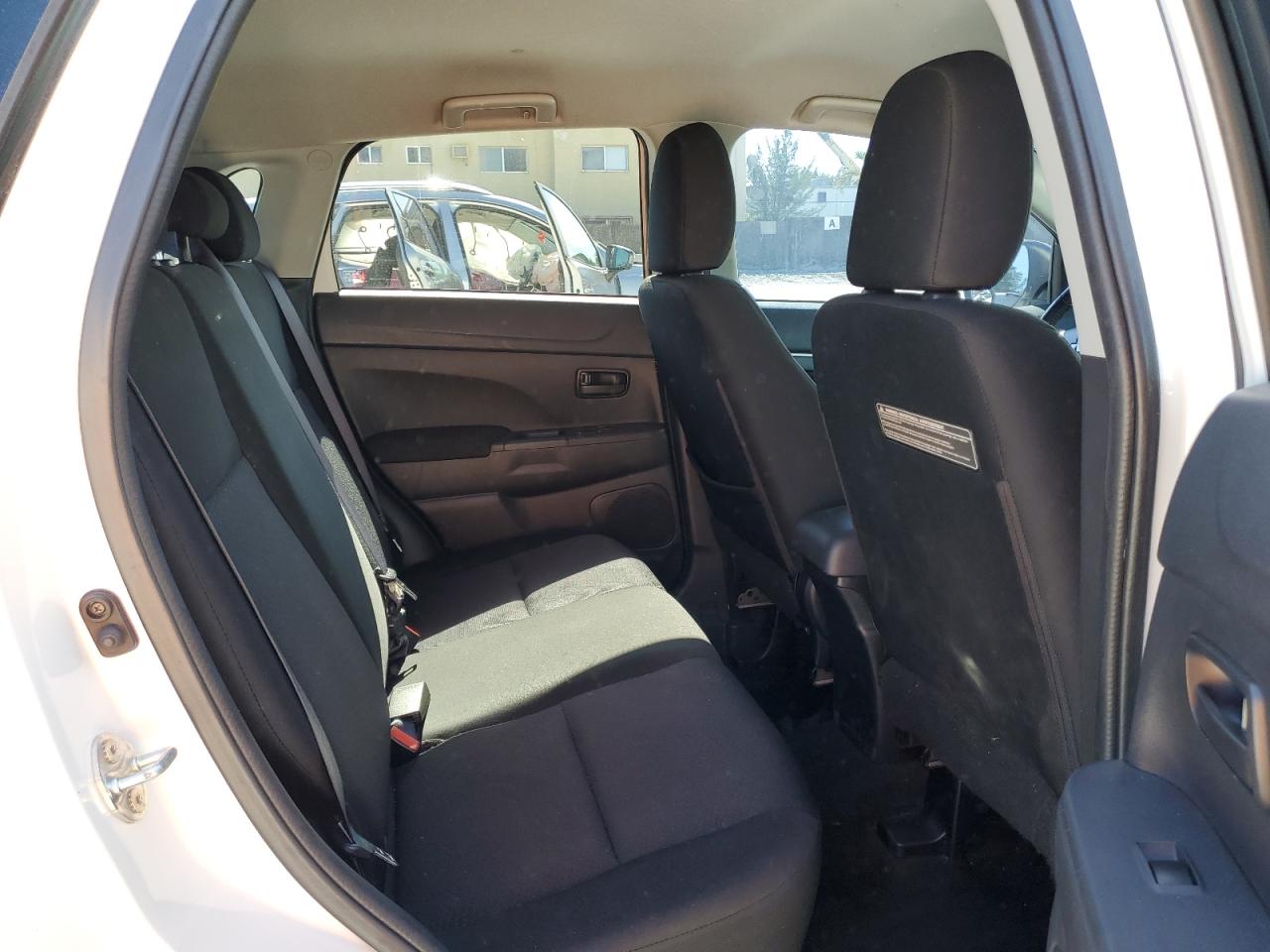 2012 Mitsubishi Outlander - Image 11