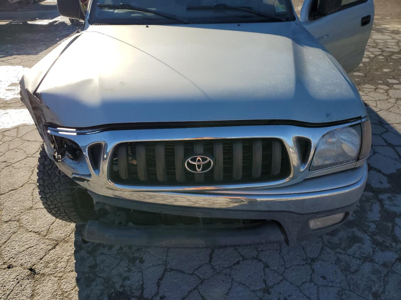 2004 Toyota Tacoma - Image 11