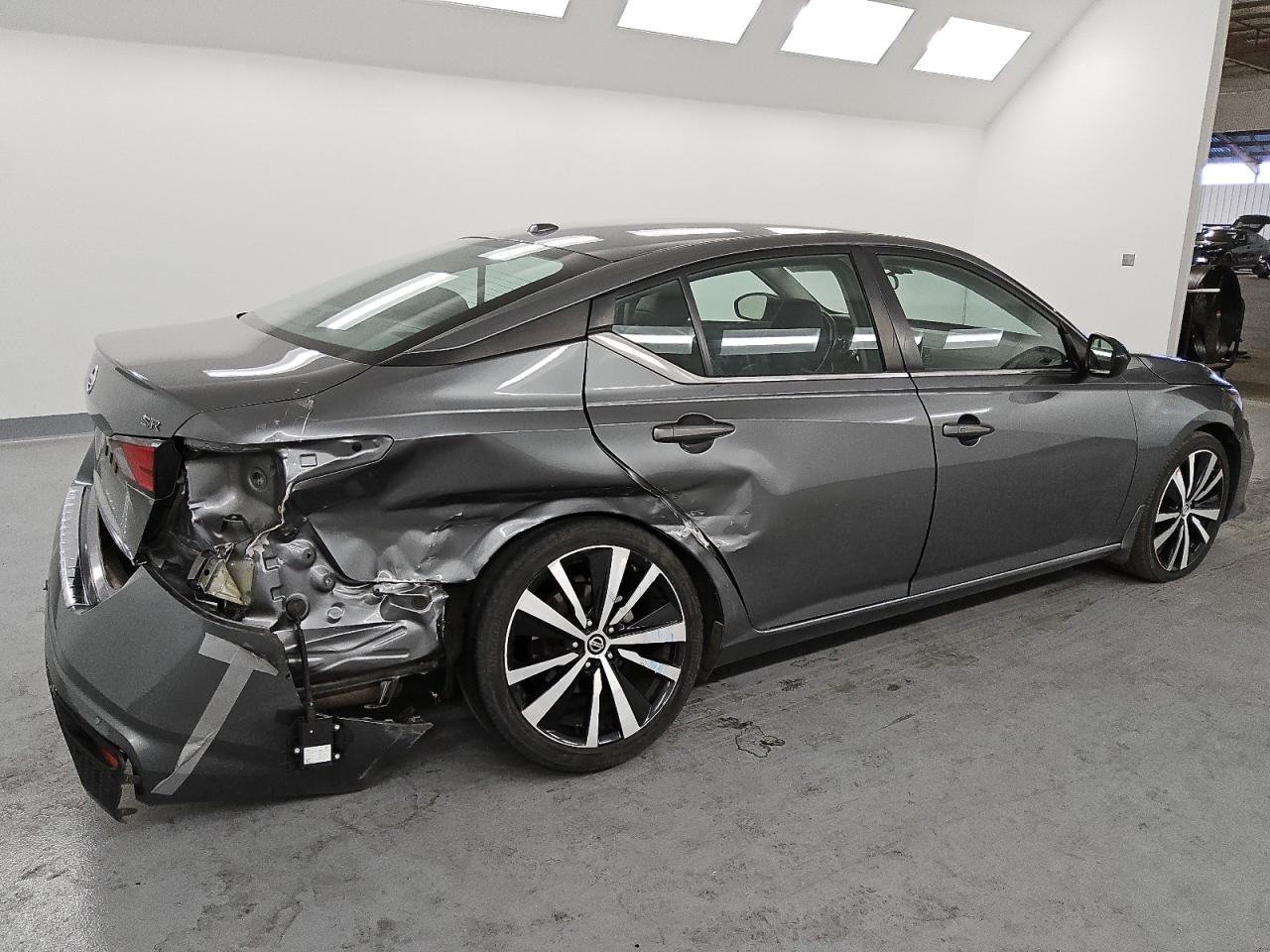 2022 Nissan Altima - Image 3