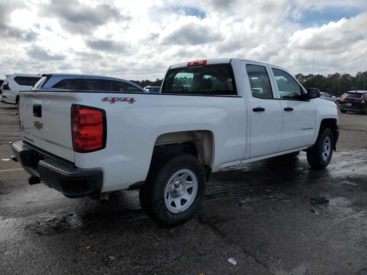 2015 Chevrolet Silverado - Image 3