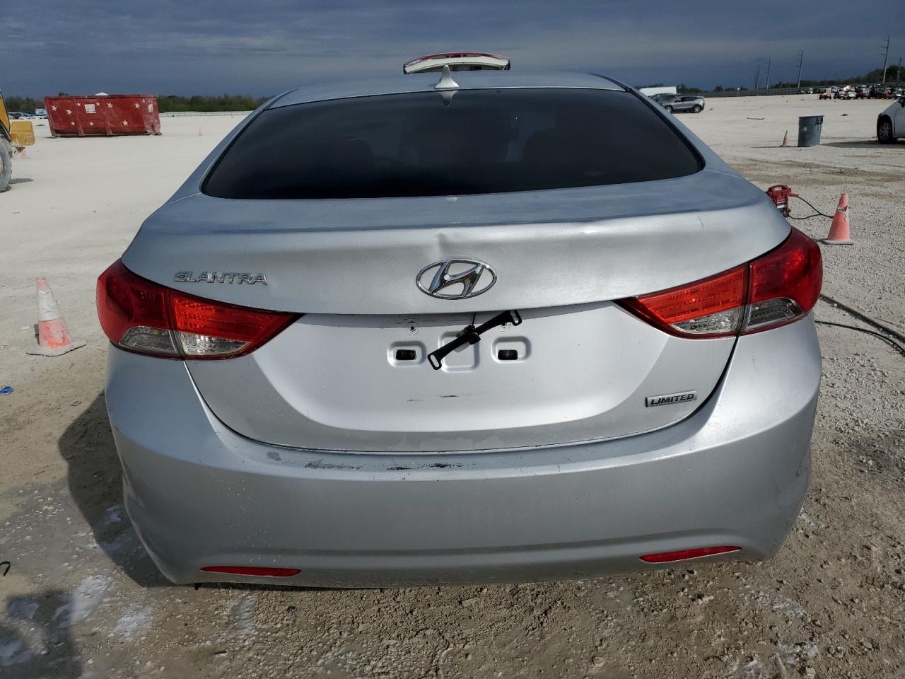 2012 Hyundai Elantra - Image 6