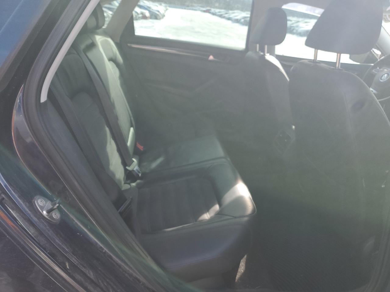 2014 Volkswagen Passat - Image 10