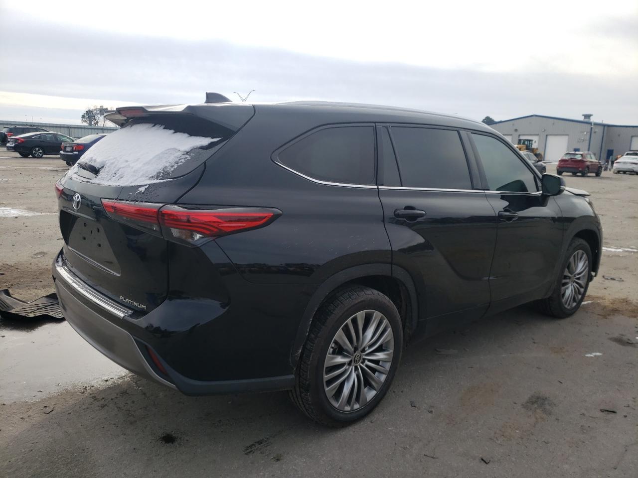 2022 Toyota Highlander - Image 3