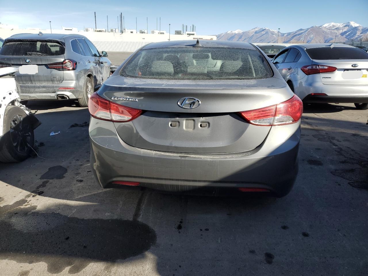 2013 Hyundai Elantra - Image 6