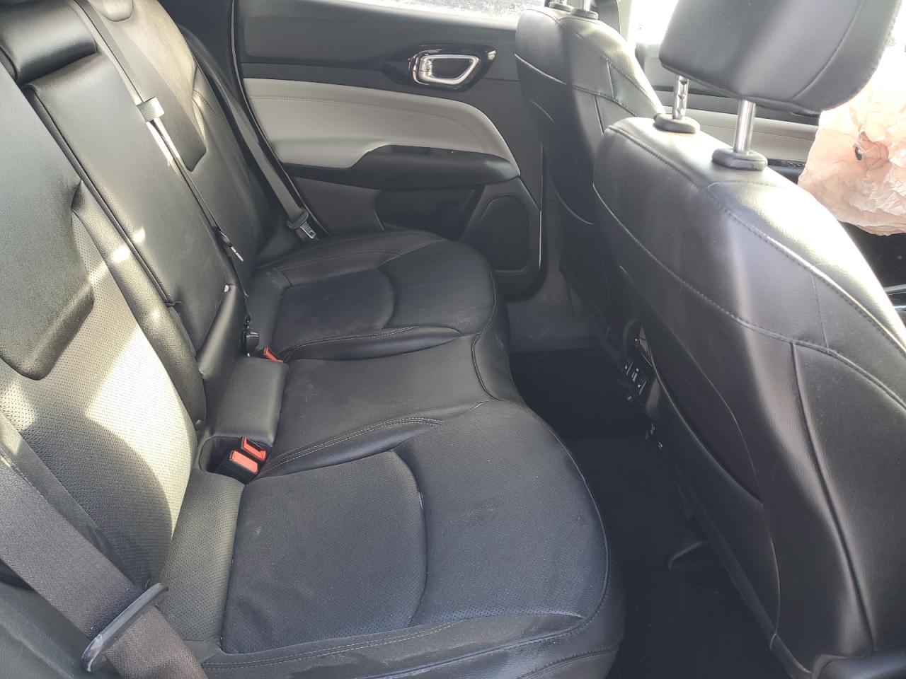 2022 Jeep Compass - Image 11