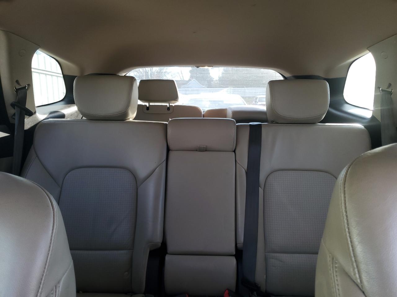 2013 Hyundai Santa Fe - Image 10