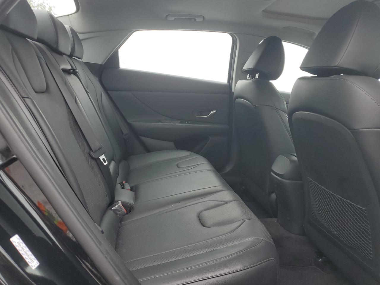 2022 Hyundai Elantra - Image 10