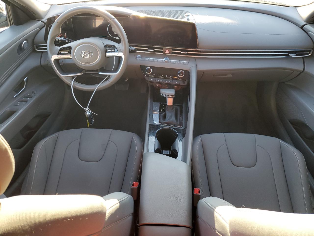 2023 Hyundai Elantra - Image 8