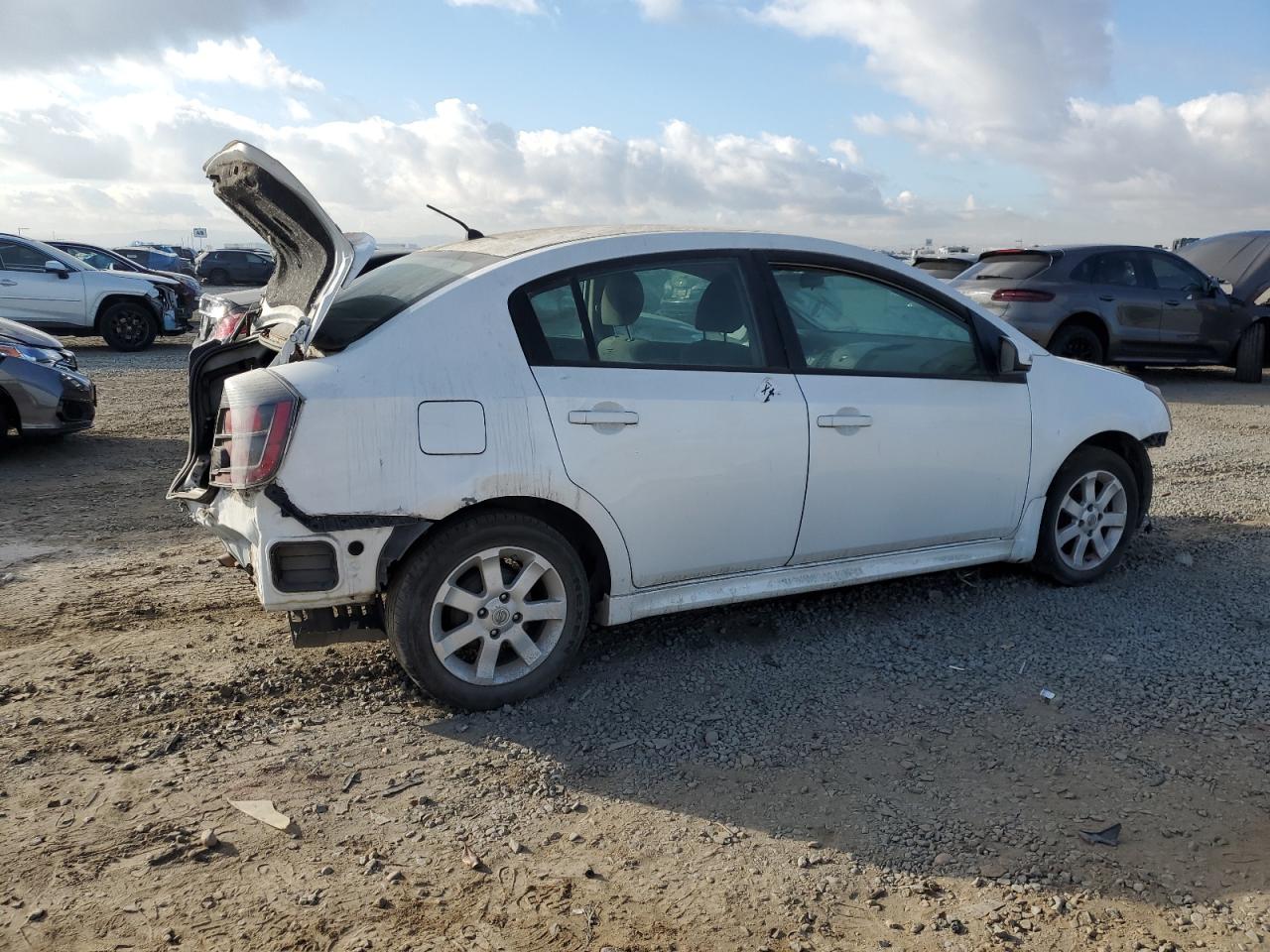 2011 Nissan Sentra - Image 3