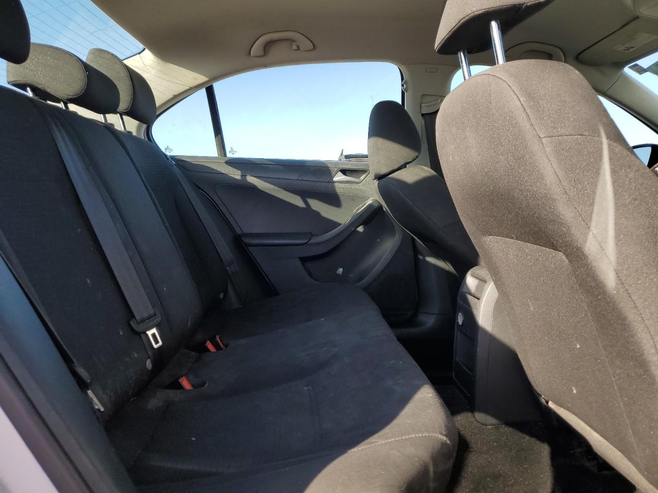 2016 Volkswagen Jetta - Image 10