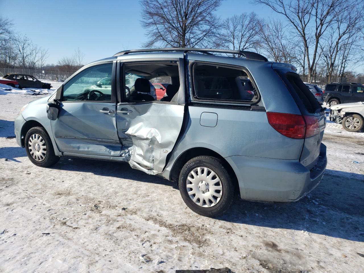 2004 Toyota Sienna - Image 2