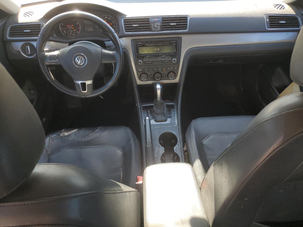 2014 Volkswagen Passat - Image 8