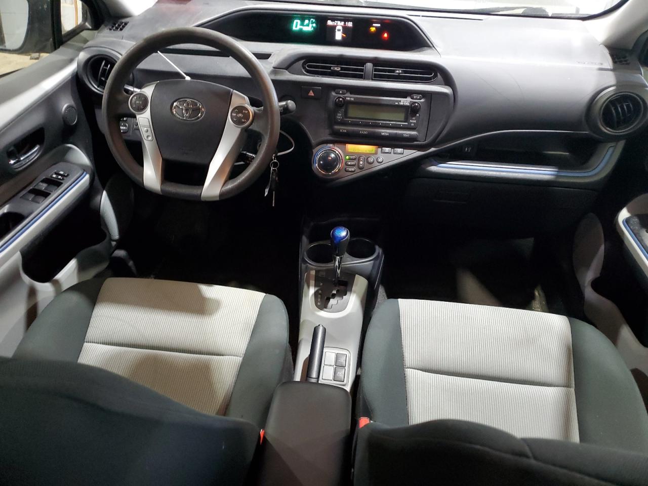 2013 Toyota Prius - Image 8