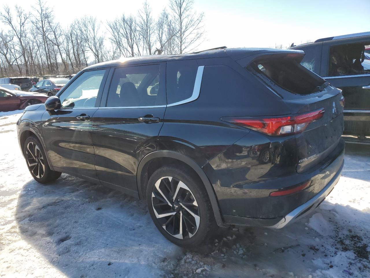 2024 Mitsubishi Outlander - Image 2
