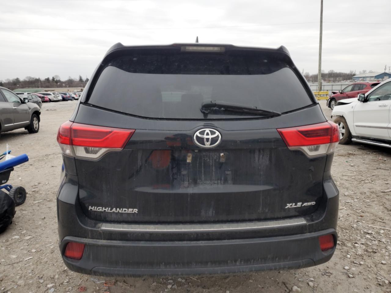 2017 Toyota Highlander - Image 6