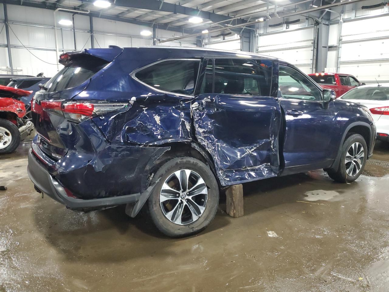 2020 Toyota Highlander - Image 3