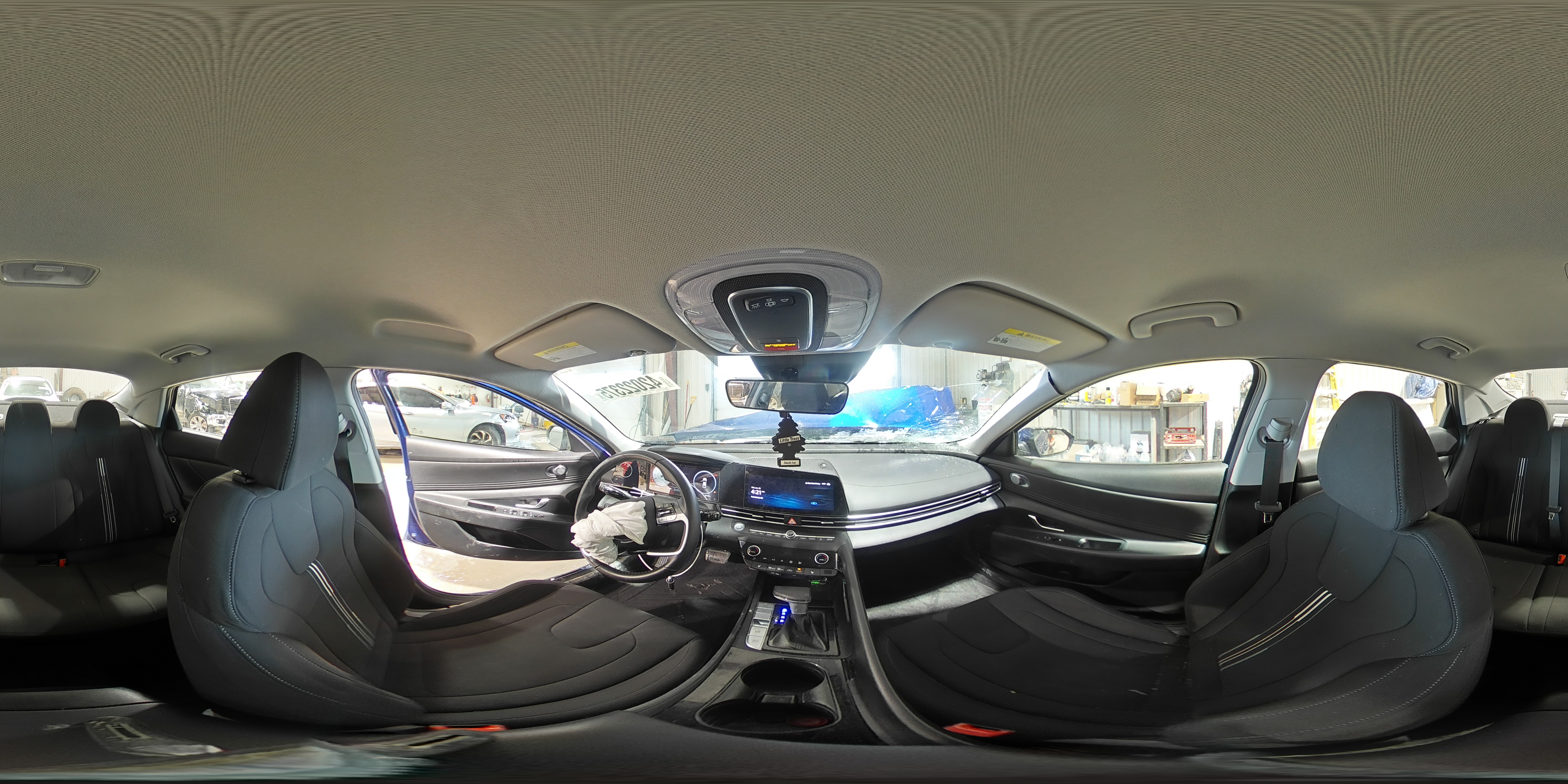 2023 Hyundai Elantra - Image 13