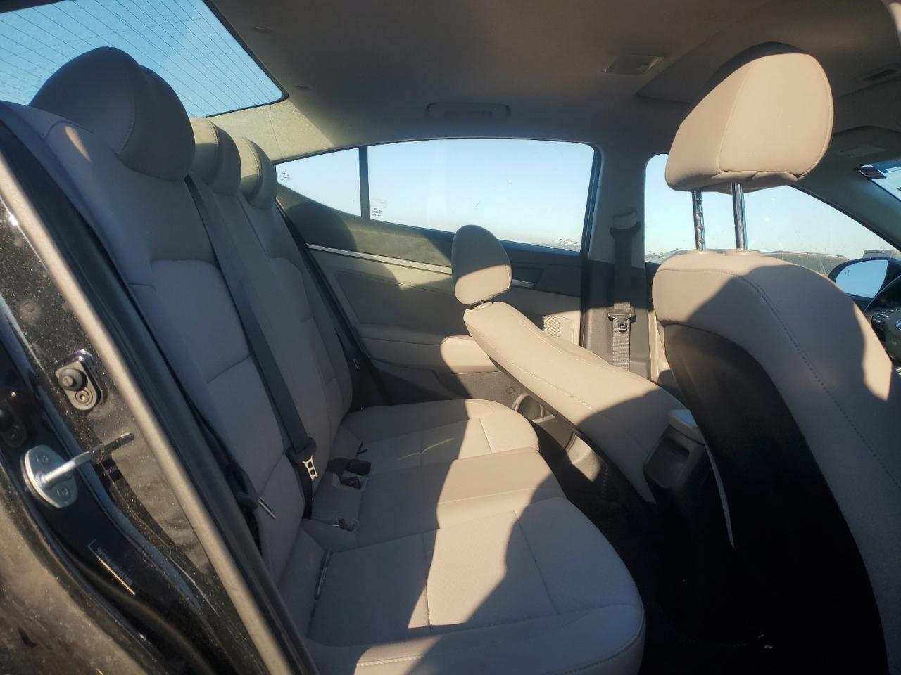 2019 Hyundai Elantra - Image 10