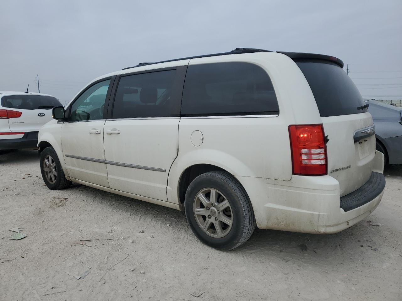 2010 Chrysler Town & Country - Image 2