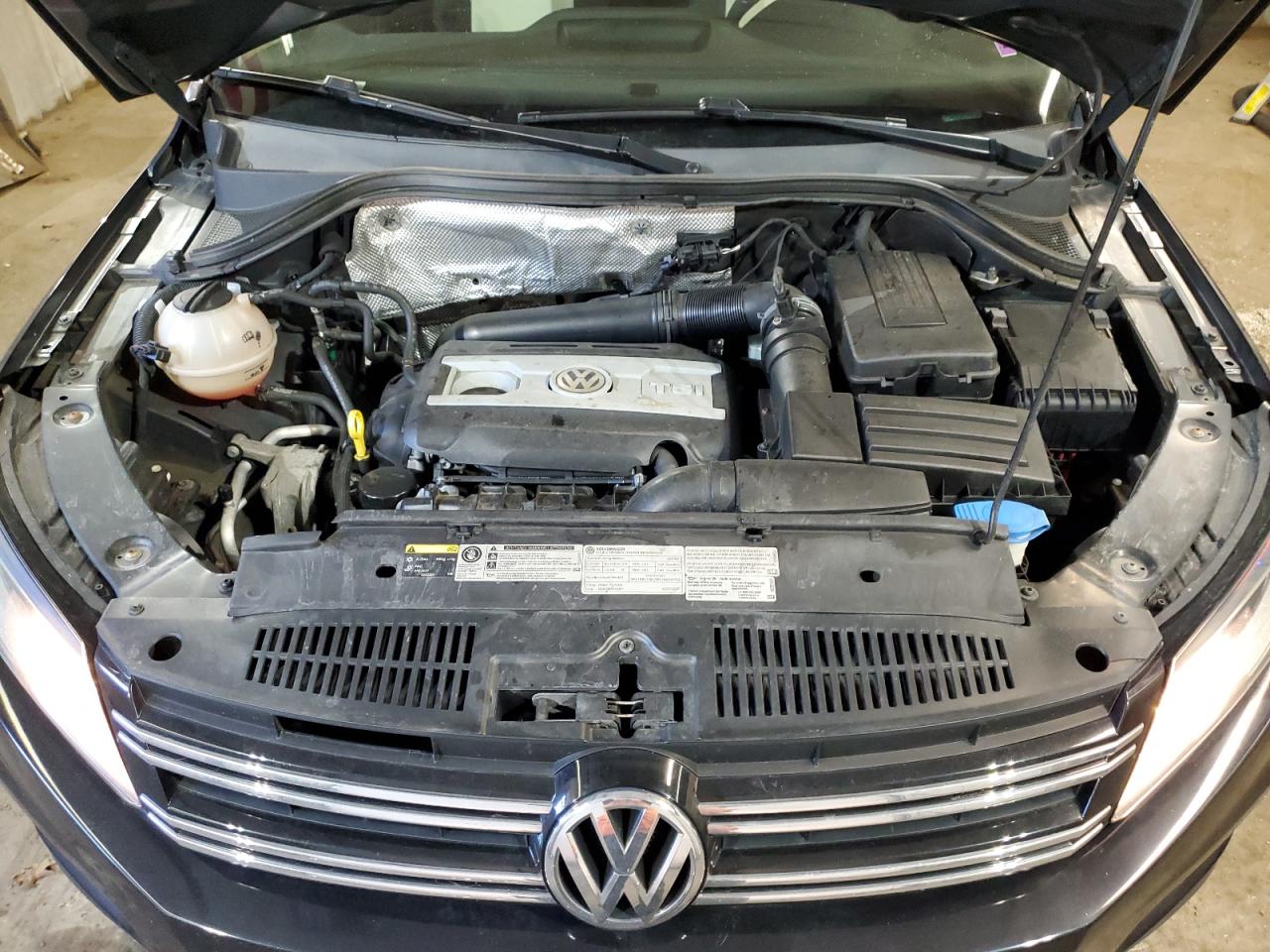 2017 Volkswagen Tiguan - Image 12