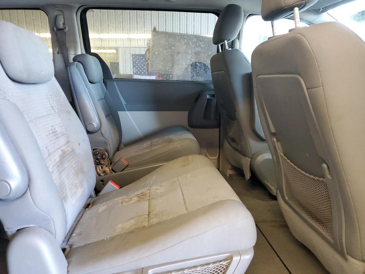 2010 Chrysler Town & Country - Image 11
