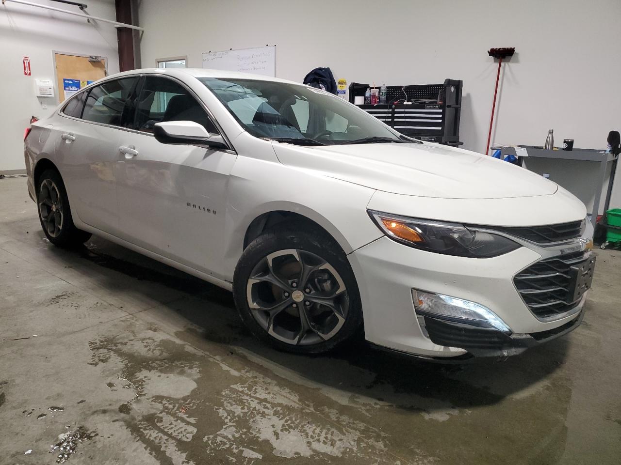 2022 Chevrolet Malibu - Image 4