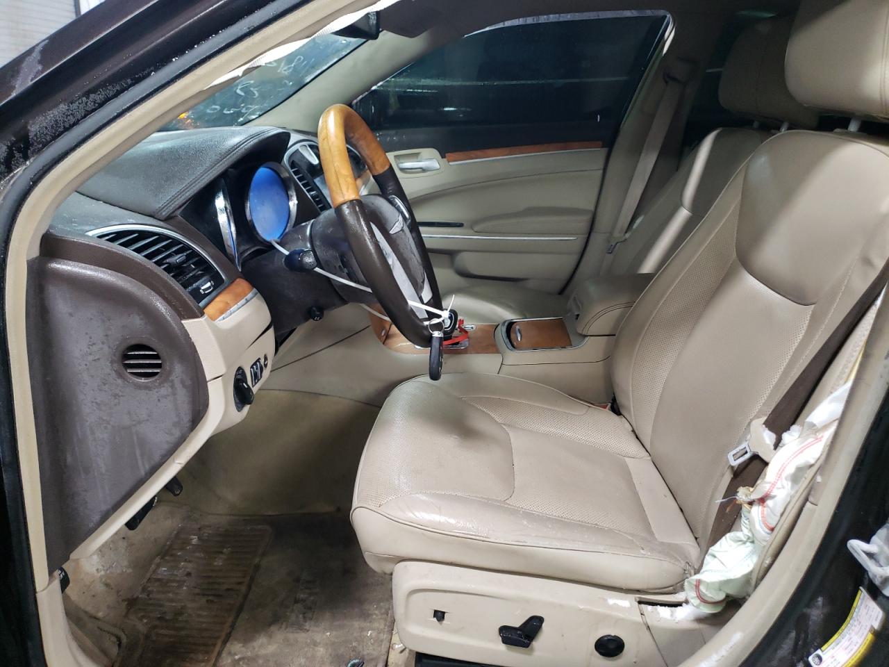 2013 Chrysler 300 - Image 7