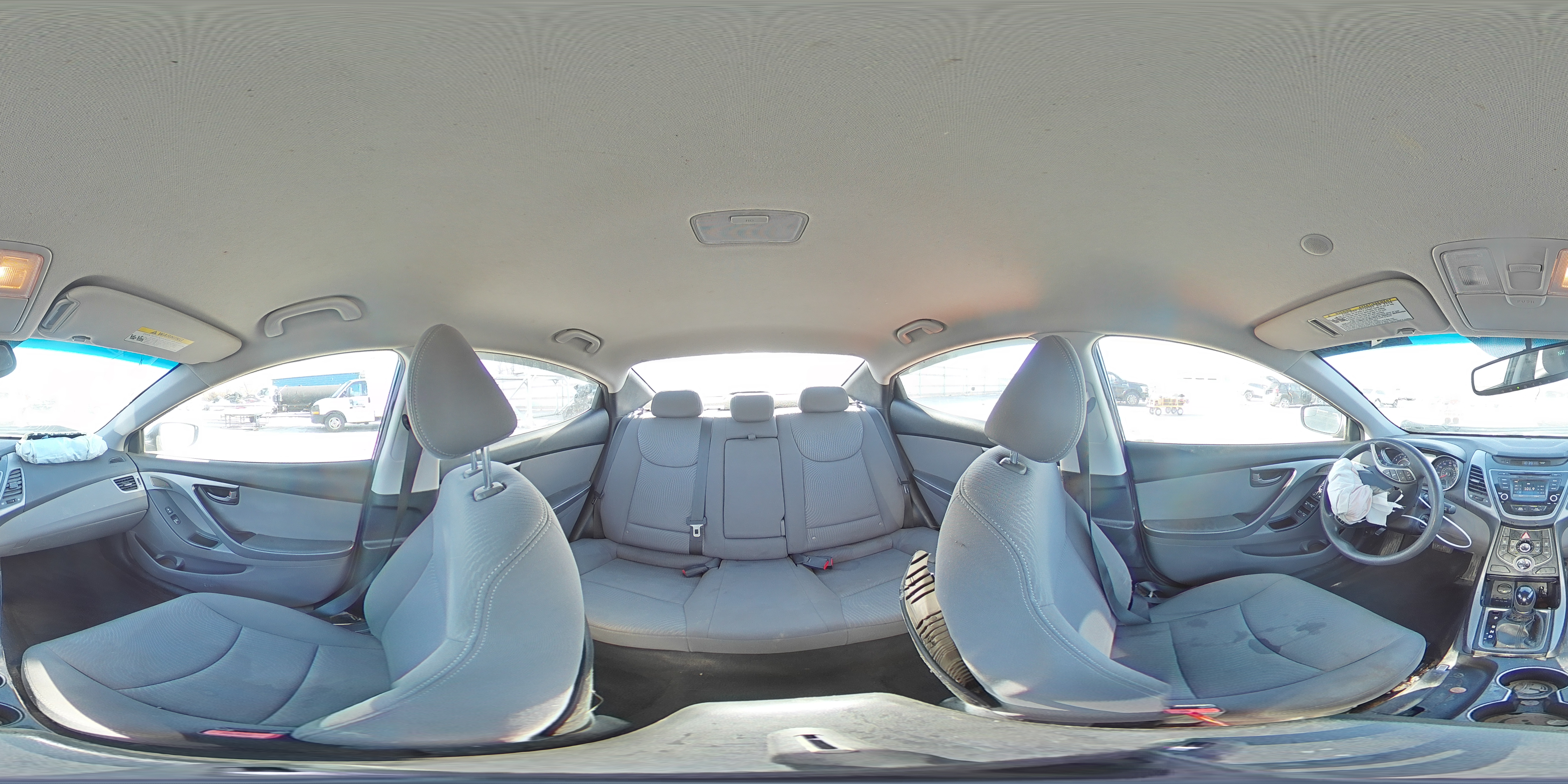 2016 Hyundai Elantra - Image 13