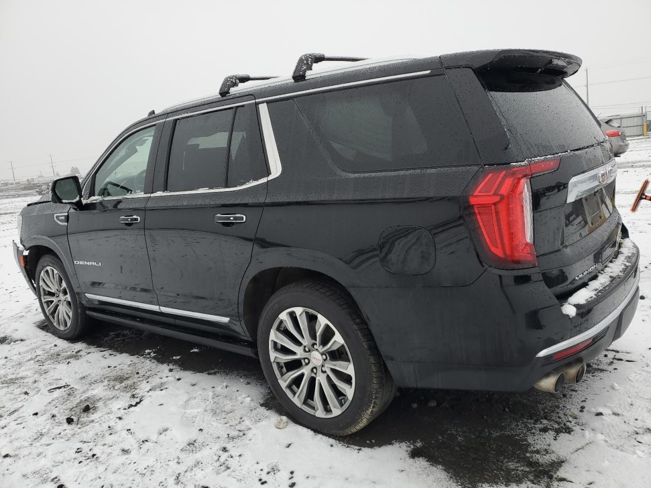 2022 GMC Yukon - Image 2