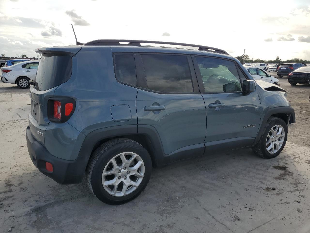 2018 Jeep Renegade - Image 3